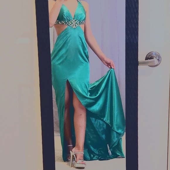 Gigi Emerald Gown - Picture 5 of 6